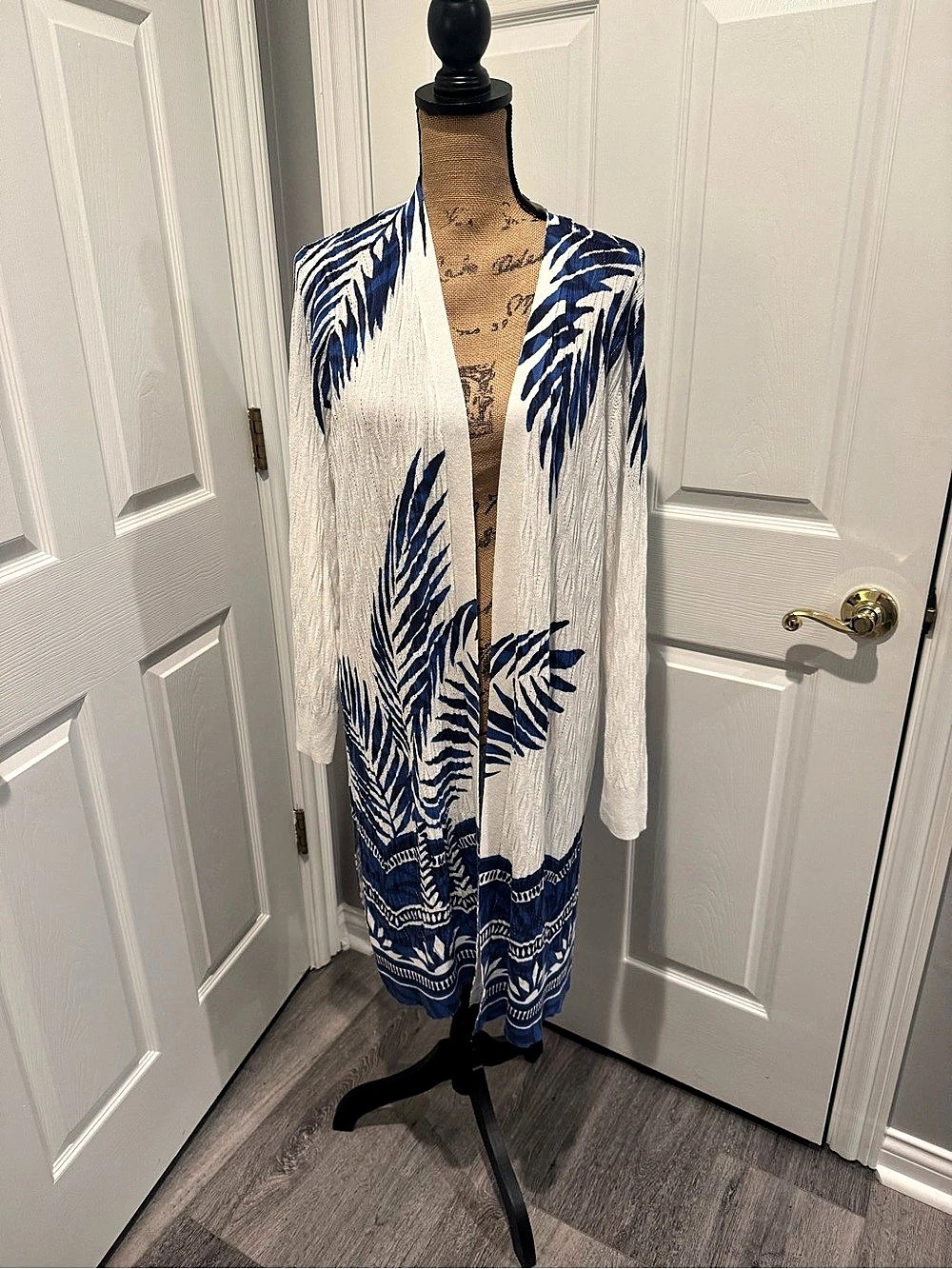 Chico's Women's Blue and White Floral Cardigan Sweater. Size XL/Chico's 3.  NWT